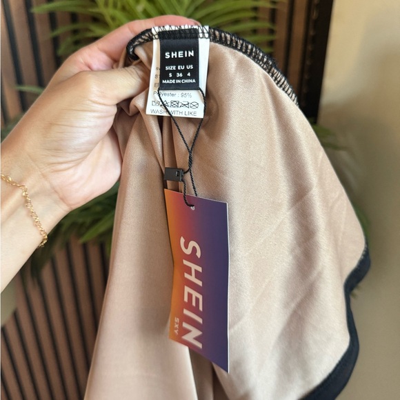 SHEIN Black Sheer One-Shoulder Dress - Picture 4 of 4